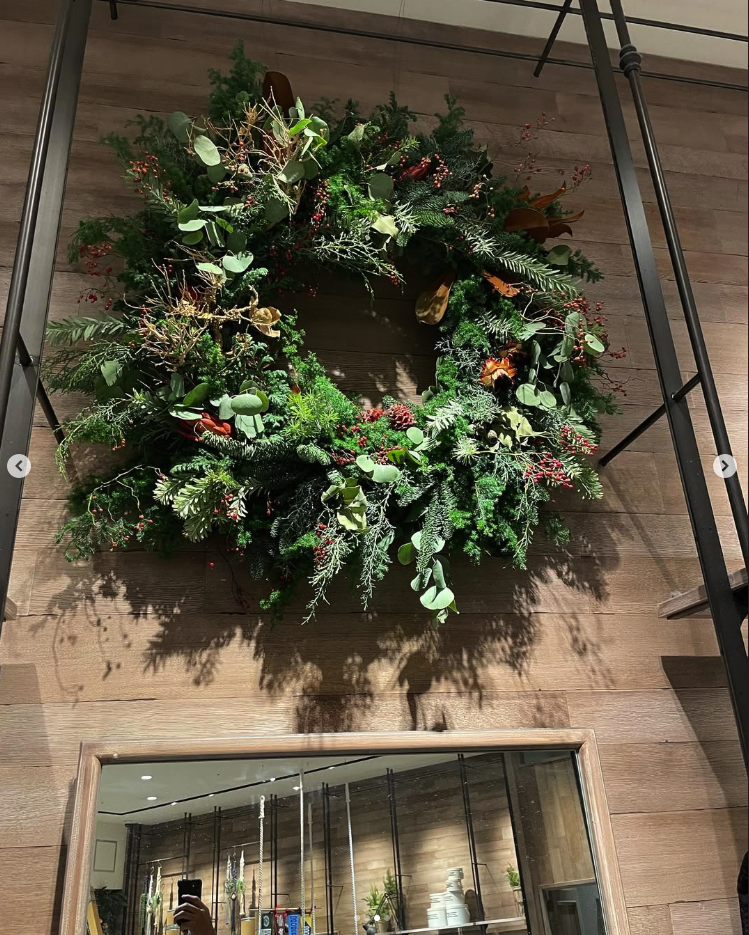 What a big wreath！ — Trump Flowers